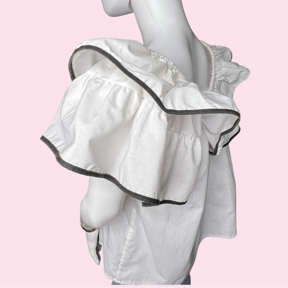 Tops - The sleeves! 😍 Ruffle cotton blouse